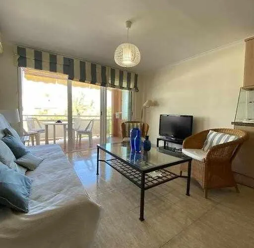 Directo A La Playa Con Vistas Del Mar Дения